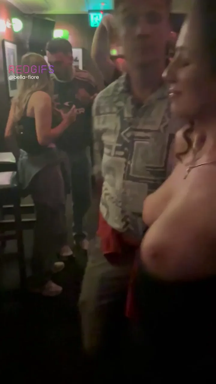 It was a bit too hot in the club, so i stripped down [GIF]