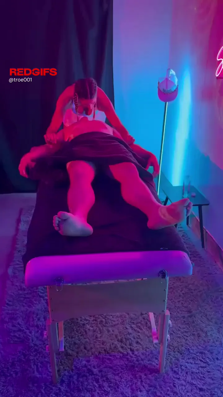 🔥 Super Bowl Bet Loss: Hotwife MILF Gives Hubby's Buddy the Full Slutty Massage Treatment 💦🍆