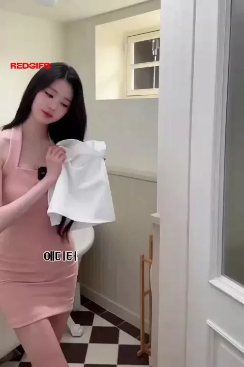 IVE Wonyoung's Slutty Pink Tease in the Bathroom