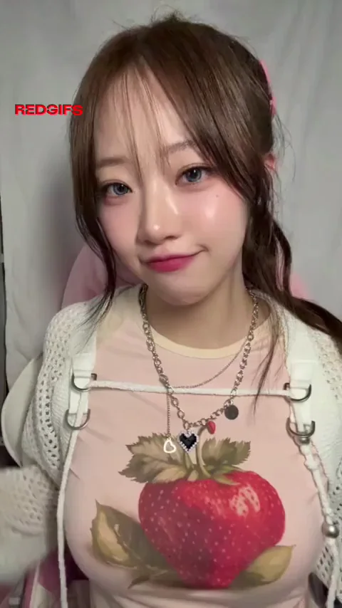 🍓 Busty Cignature Jeewon Teases Titties in Strawberry Tee 🔥
