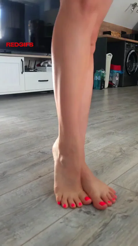 A lonely wifey totally naked for you...