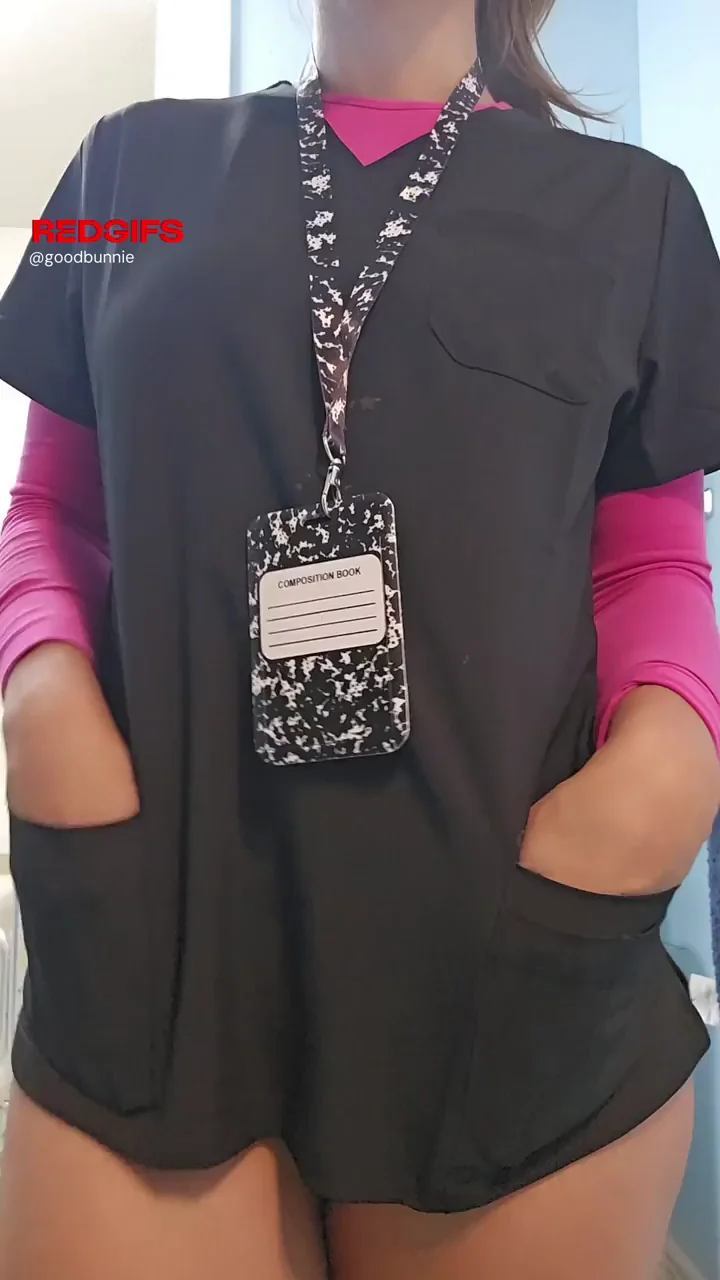 Flashing you my pussy while at work. 🤫