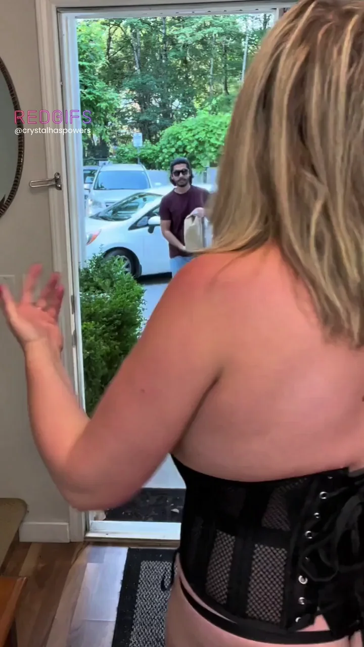 🍕 Topless Bimbo Mom Slut Takes Delivery Cocktease 😈