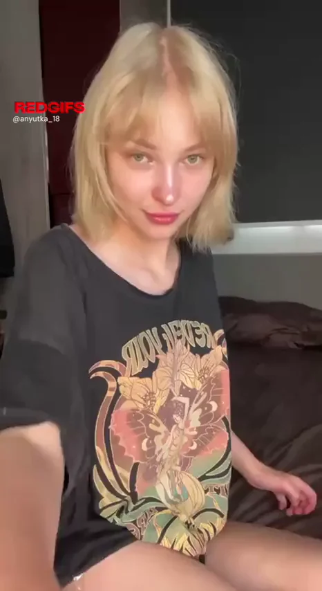 Cute Petite Short-Haired Blonde Tease 💋🔥