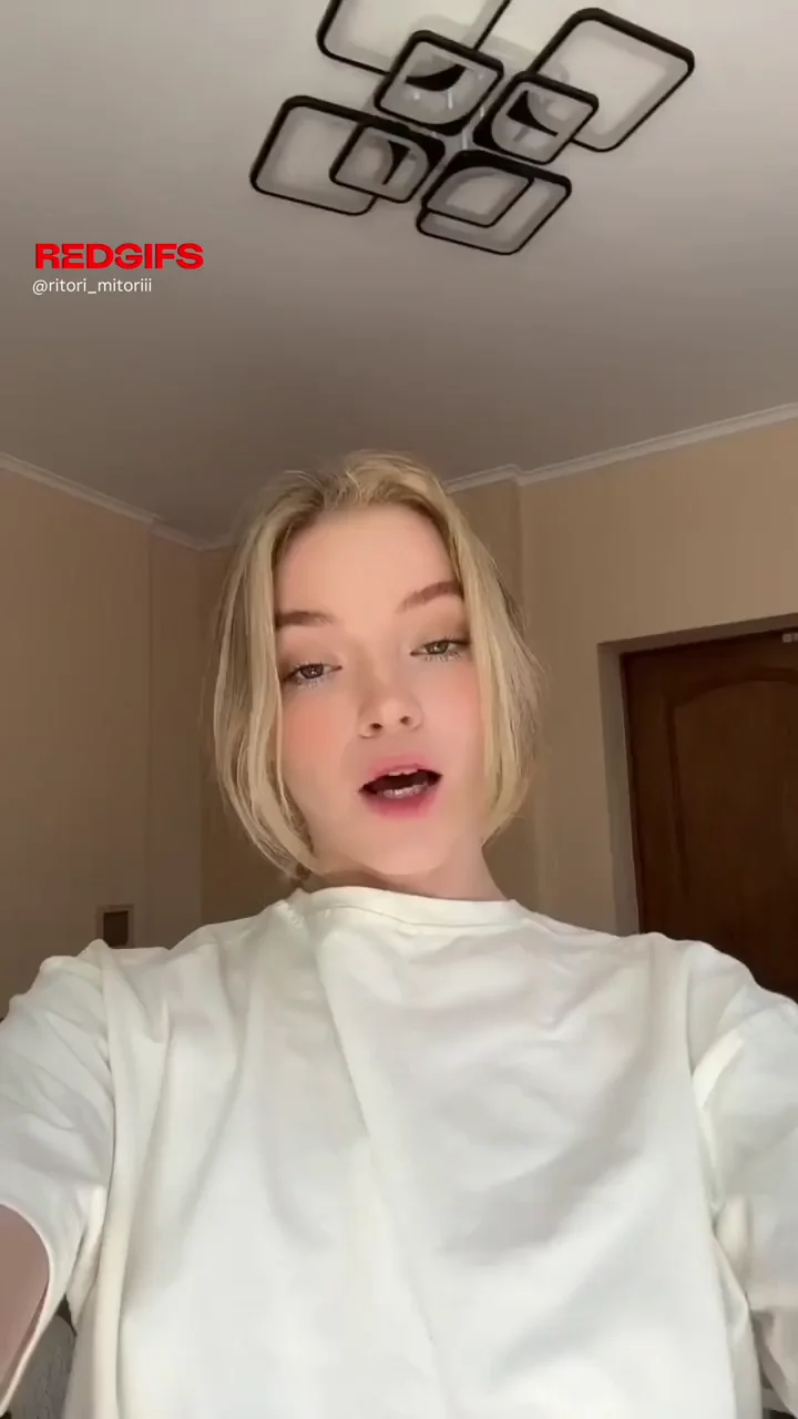 🔥 Sexy Blonde Teen Flashes Massive Tits & Juicy Ass 🍑💦