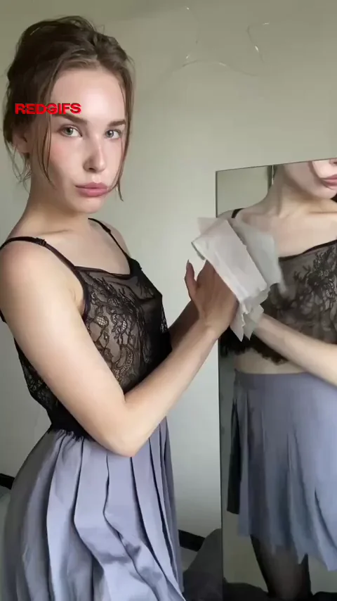 Cute MILF's Naughty Mirror Cleaning Tease 😈🧽💦