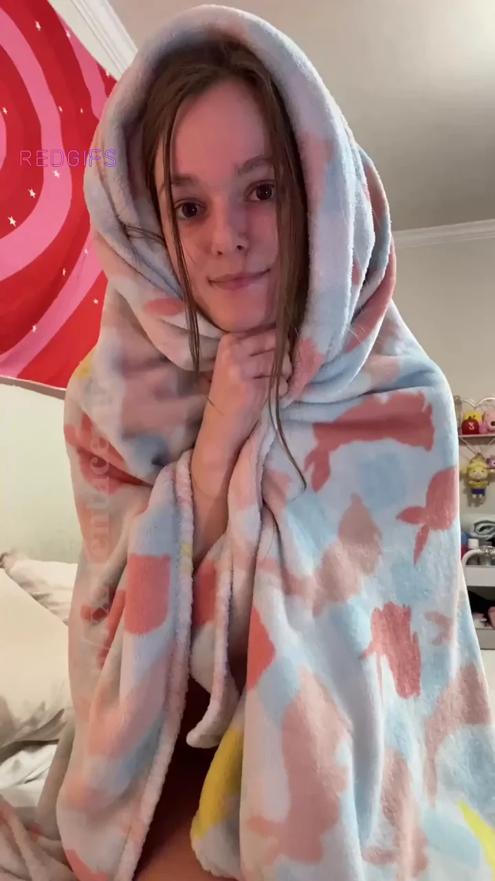 a comfy cozy peekaboo! :3