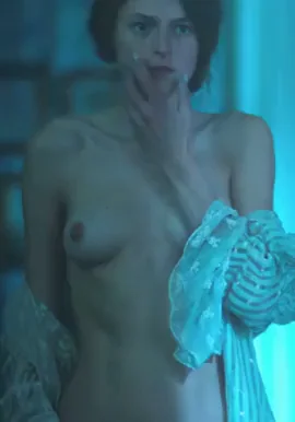 Emma Corrin in "Lady Chatterley's Lover" - [2022]