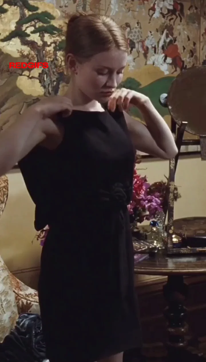 Emily Browning's Sleeping Beauty Nude Tease: Perky Tits & Tight Ass Exposed