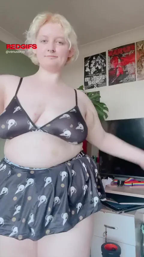 cute set! was suprised this still fit me tbh