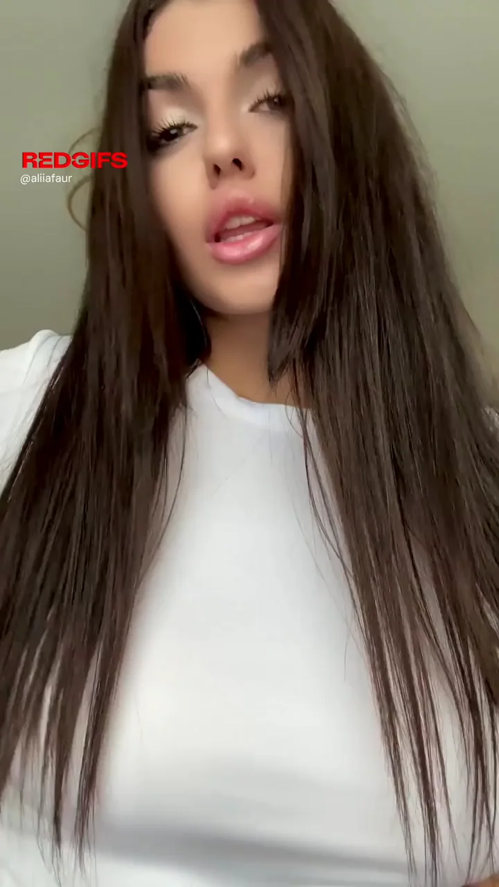Are natural breasts still in fashion?