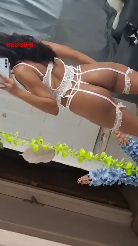 come and put your face in my dancing ass