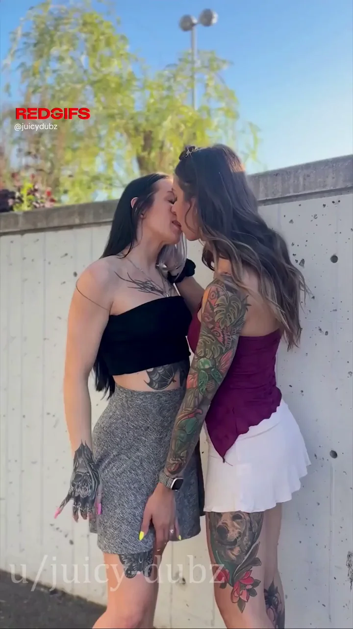 Just 'Friends' Kissing Hard 😘🔥