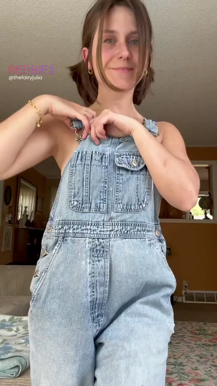 Overalls and boobies 😝