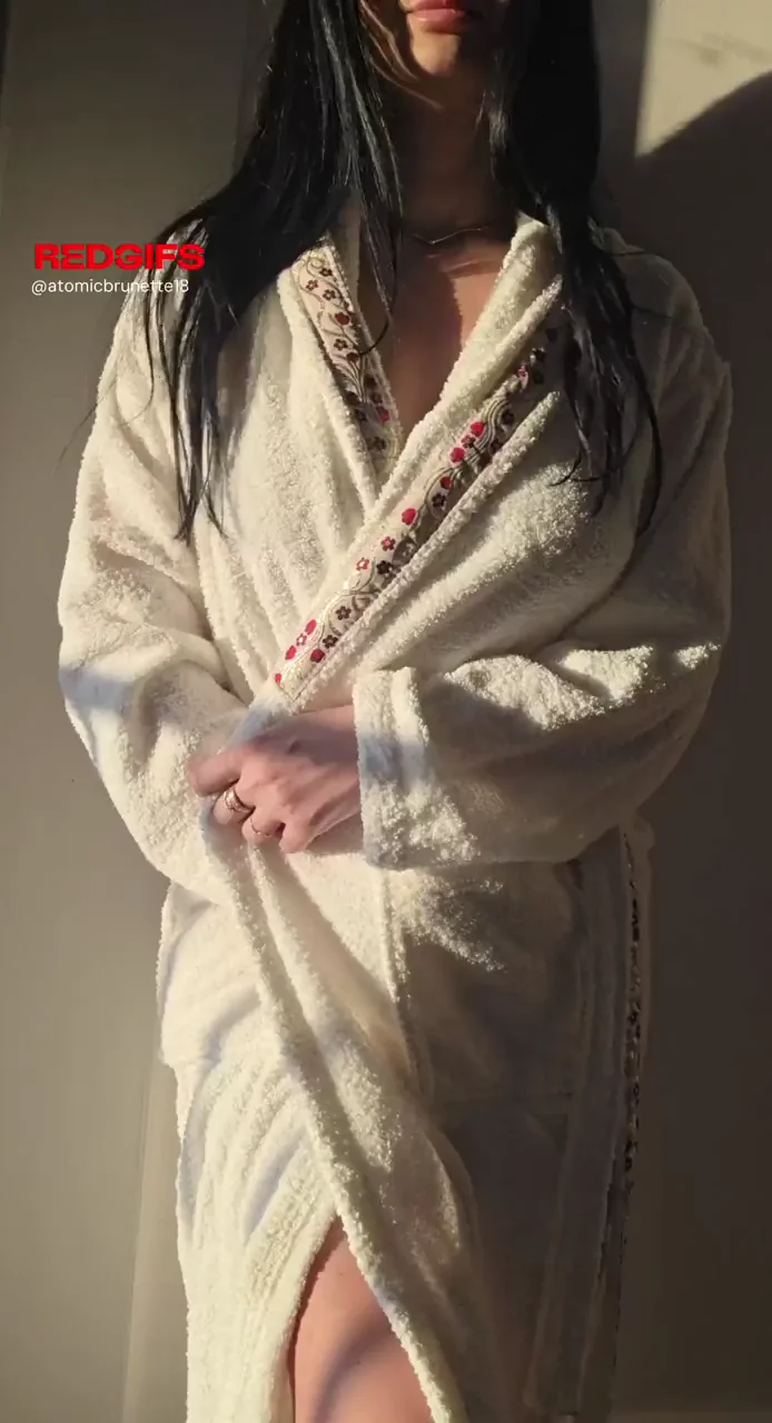 Quick Naughty Robe Tease 😈👅