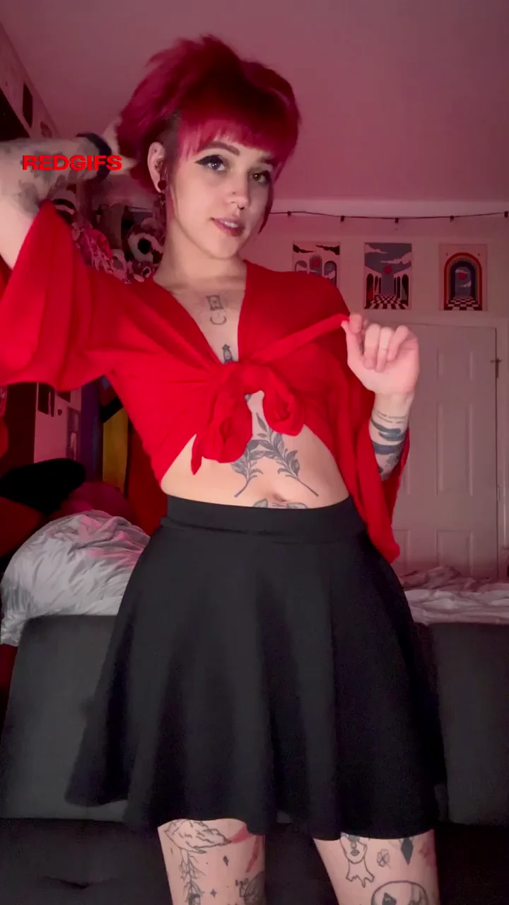 Tattooed Pink-Haired Slut Strips Bare & Teases Pussy 😈🔥