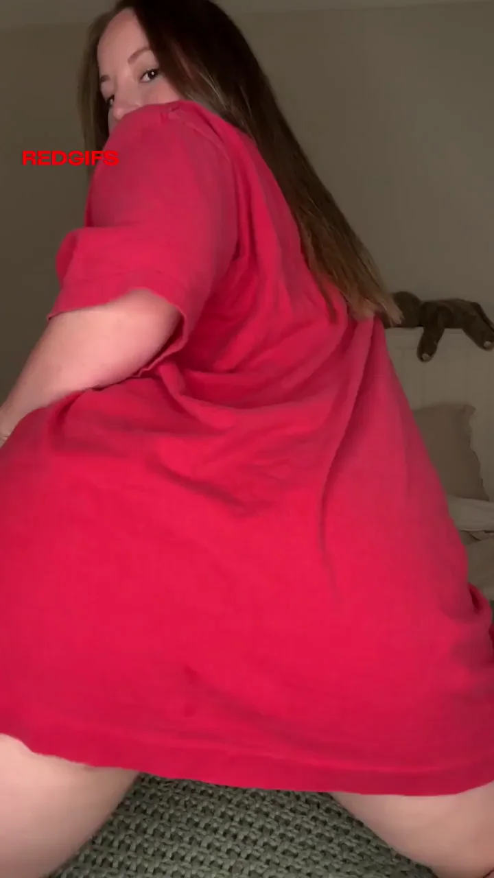 Thick MILF's Juicy Ass Spread Wide Open