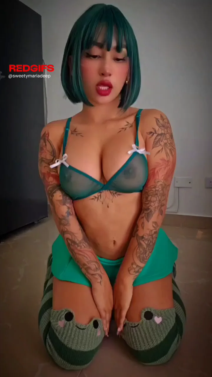 🔥 Tease Transition: Tatted Ginger Slut Drops Her Top 💚🍒