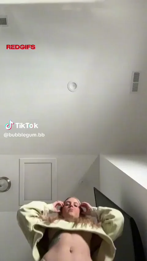 She loves to tease🍒🥵