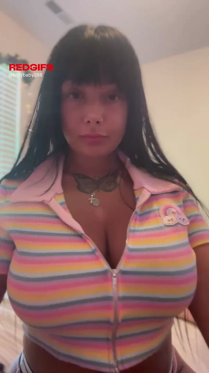 🔥 Natural No-Makeup Titty Drop Tease 💦