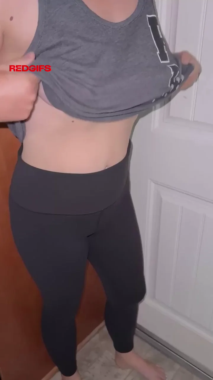 Hubby Shares Me with Single F Buddy This Weekend? 😈🍑🔥