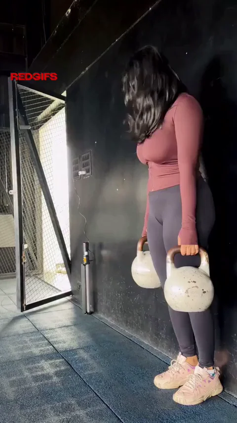 Indian Busty Babe Staying Fit 💪🍑🔥