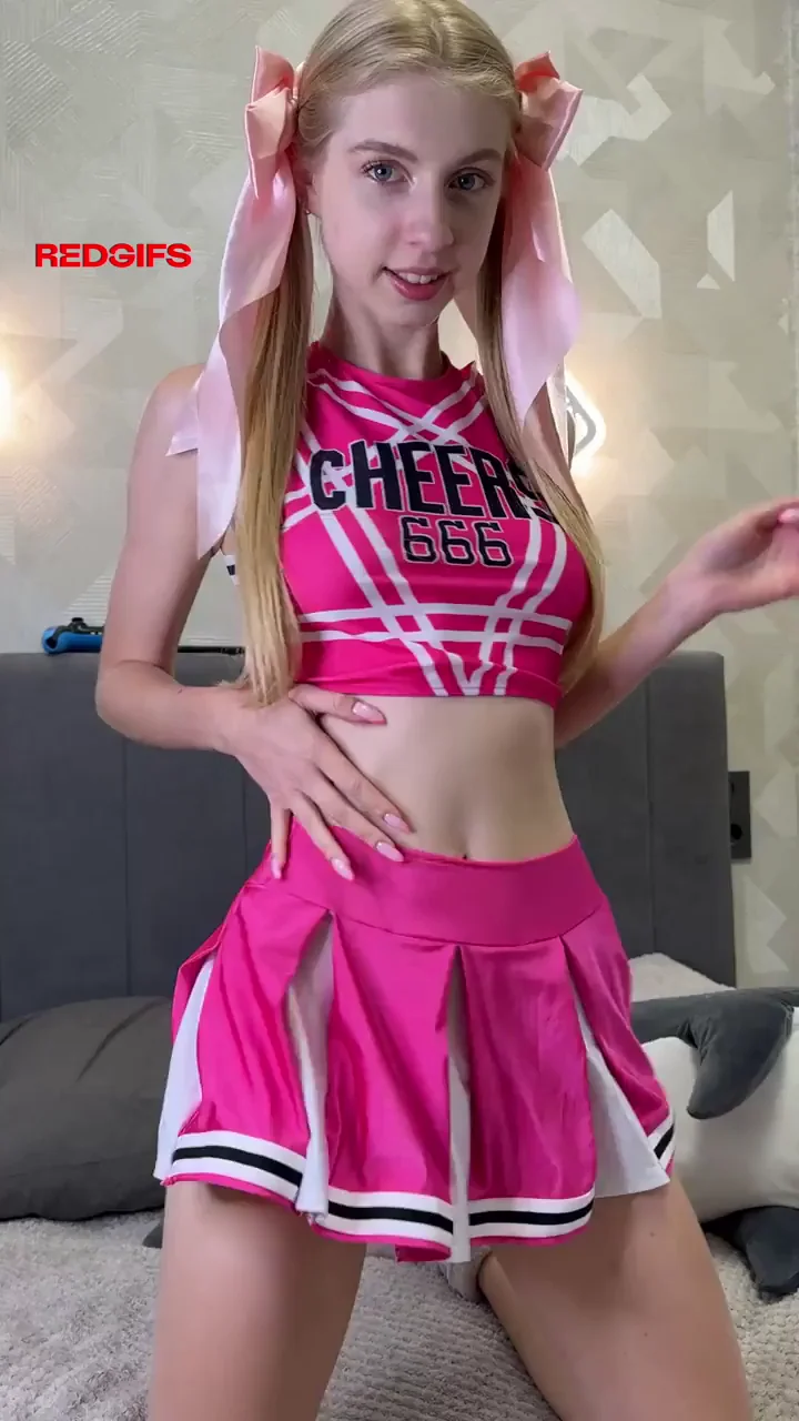 Playful College Cheer Slut Flashes Her Tight Pussy After Class 😈🍑
