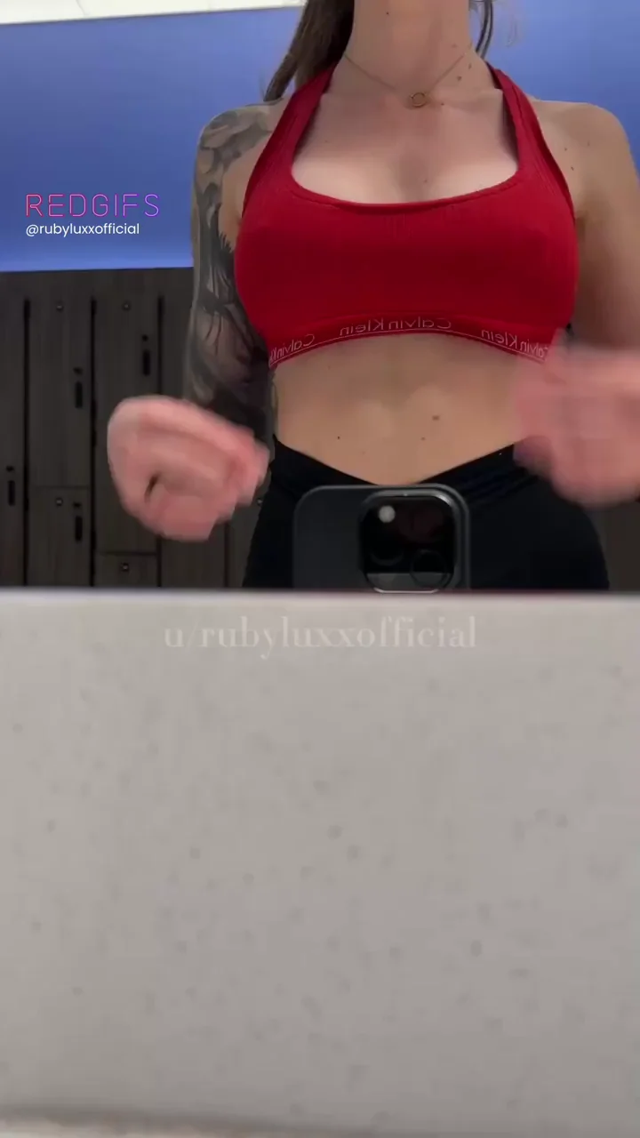 🔥 Big Tit Gym Slut Teasing in Locker Room 💦