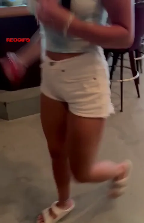 Bar Babe Flashes Her Massive Tits 🍸🍈🍈