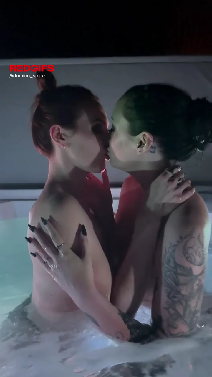 🔥 Steamy Jacuzzi Slutty Kiss Fest 💋🛁