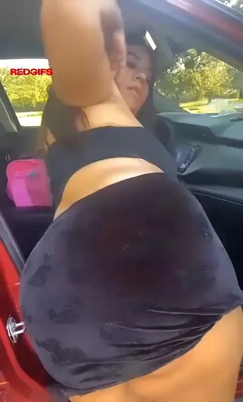 Car Trunk Tease: Couldn't Wait to Flash That Massive Booty