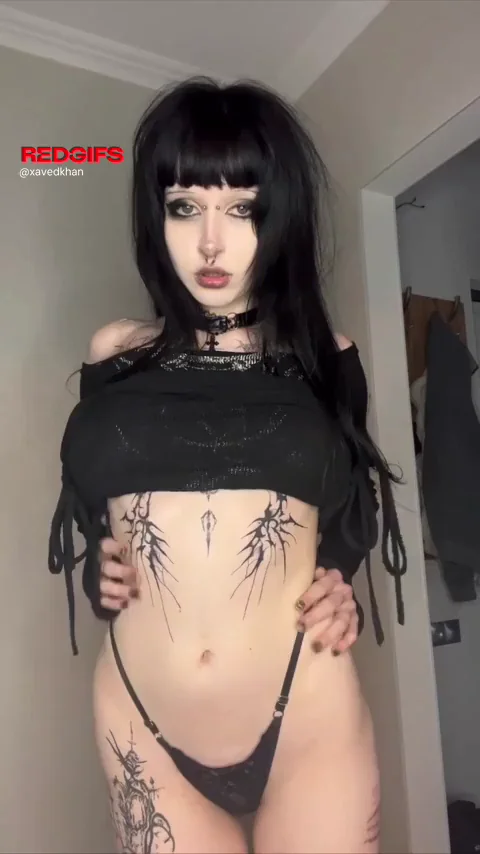 Dragon's Goth Daughter Drops Her Massive Tits from the Shadows