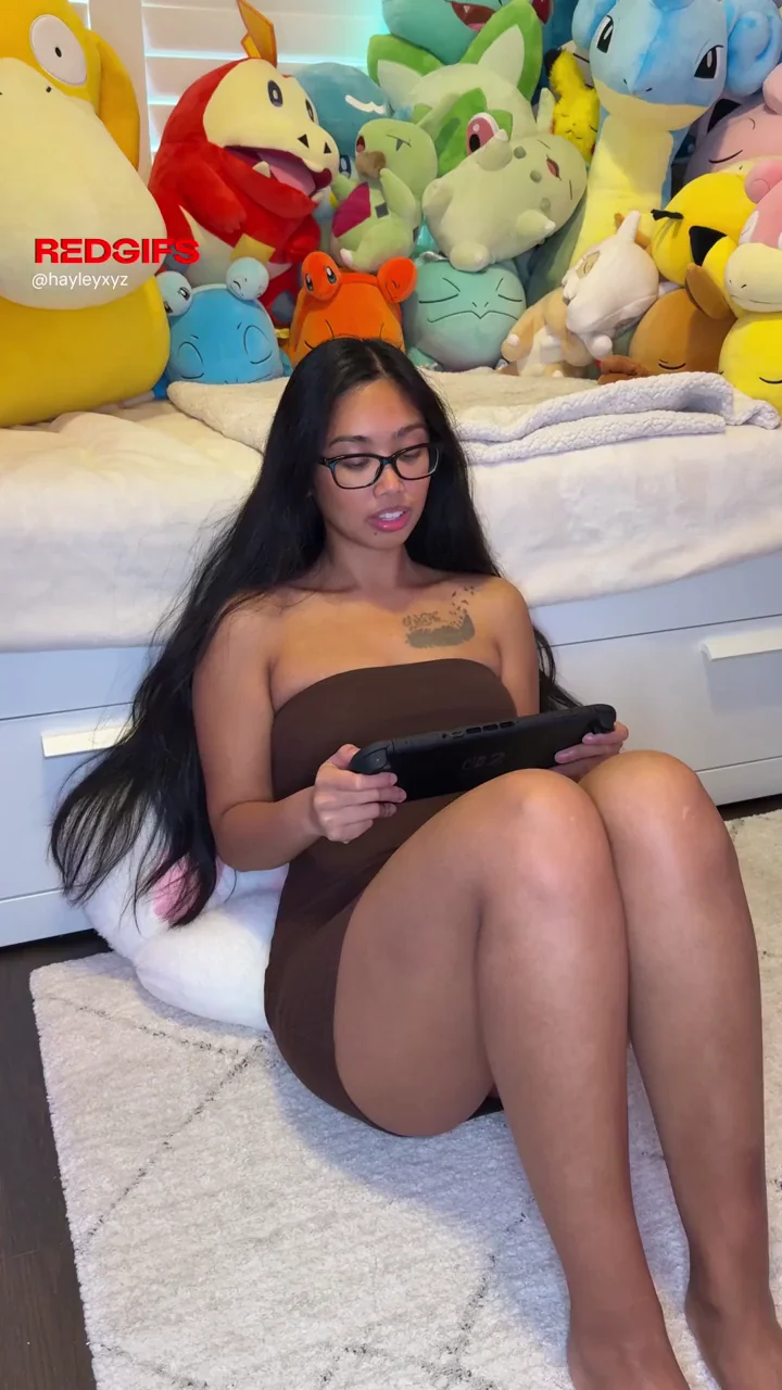 Gamer Filipina Slut Spreads Dripping Pussy While Shiny Hunting Pokémon!