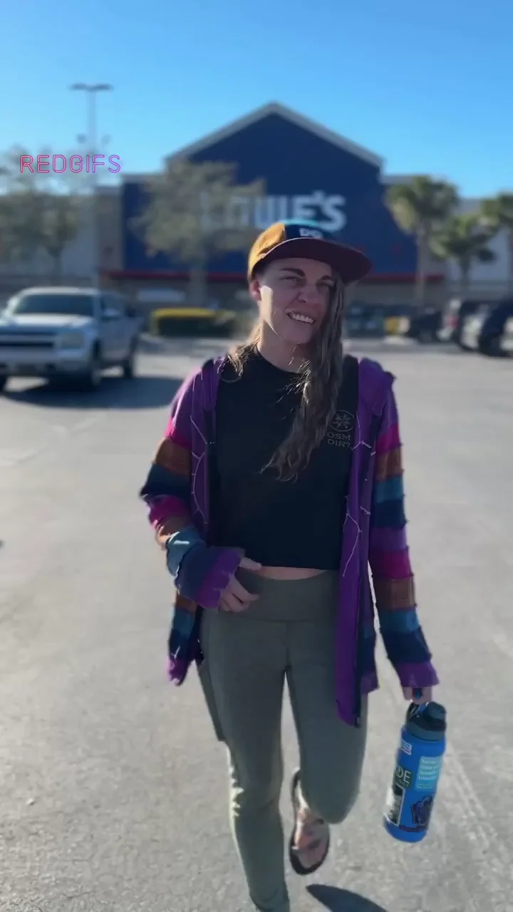 Parking Lot Boob Flash 😏🔥