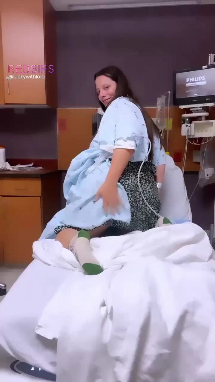 Hospital Gown Slip-Up: Silly Slut Flashes Fat Ass & Pussy 😏🍑
