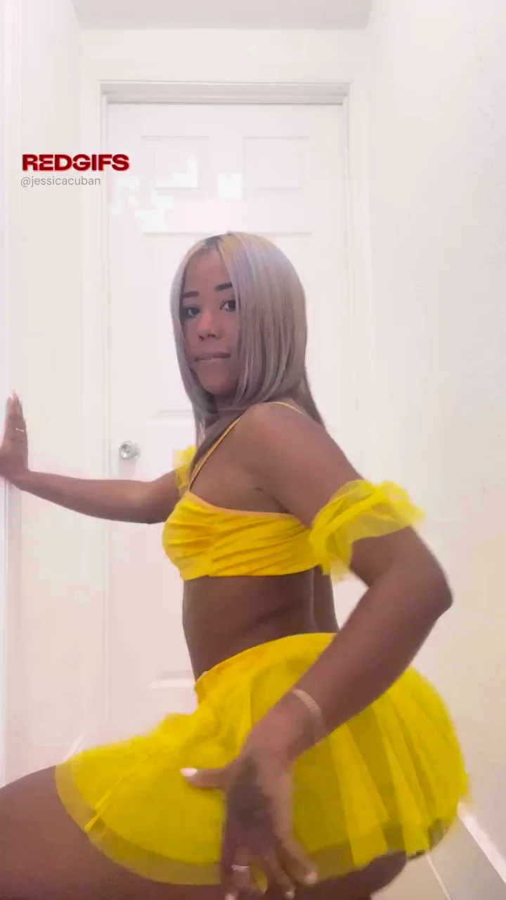 Ass that eats the whole frame