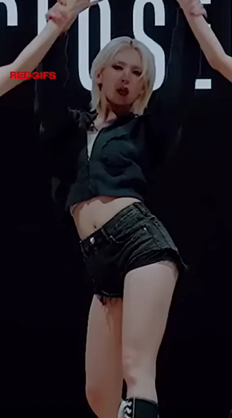 Jeon Somi's Phat Ass Tease in Tiny Denim Shorts