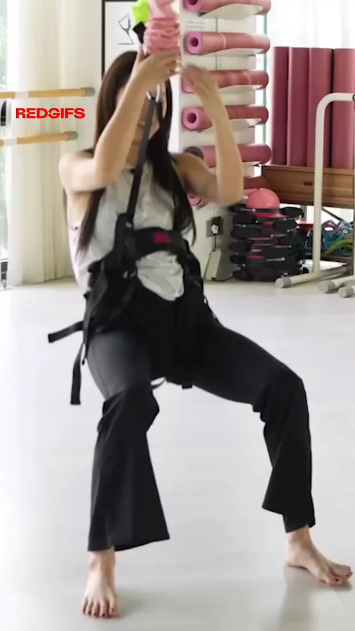 Soyou's Kpop Gym Tease 💦🔥 Abs & Sexy Poses