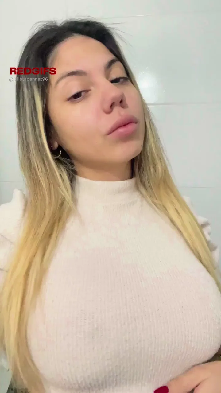 😍 Teen Slut Brags About Her Juicy Big Tits 💦