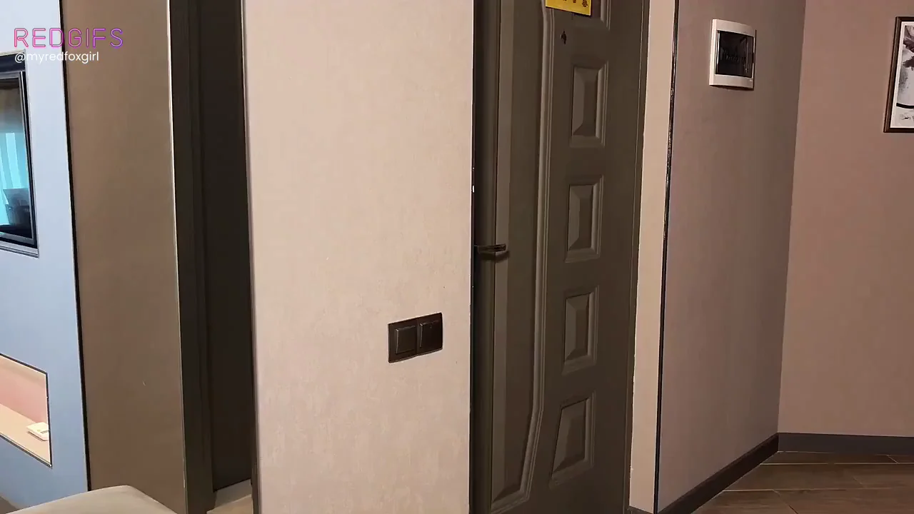 Showed a surprise under her dress to a stranger on a first date. 💦🫦 Watch full in the comments 💌
