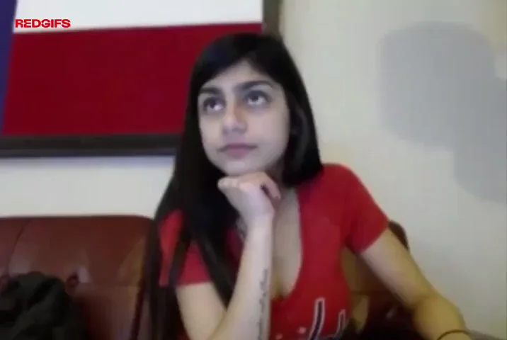 Mia Khalifa showing her boobs