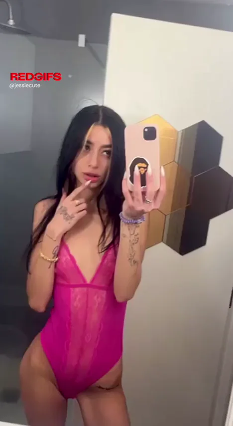 a slutty 4'11 girl