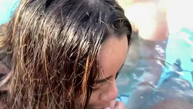 I had a threesome in the poool