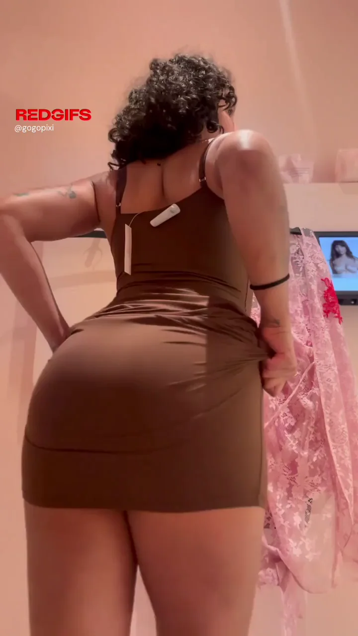 🛍️ Naughty Latina Tease in Fitting Room 🍑🔥