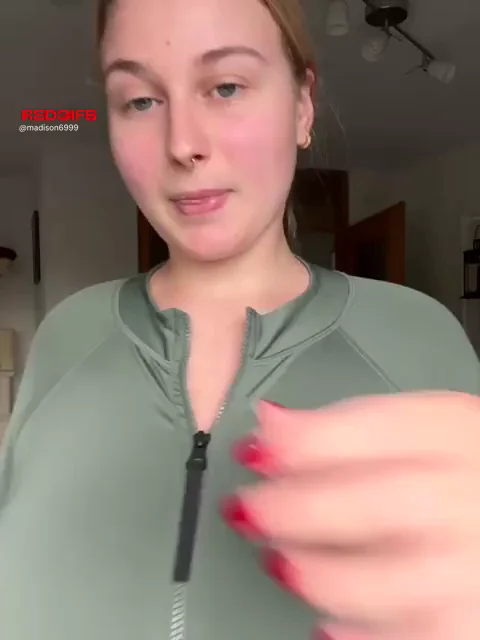 Married Slut Teases Reddit Strangers with Her Massive Tits