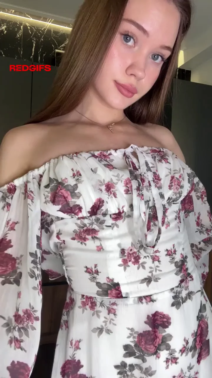 Starting the week showing my little boobs here!