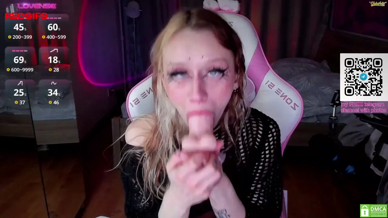 Her favourite dildo (emmalovepink)