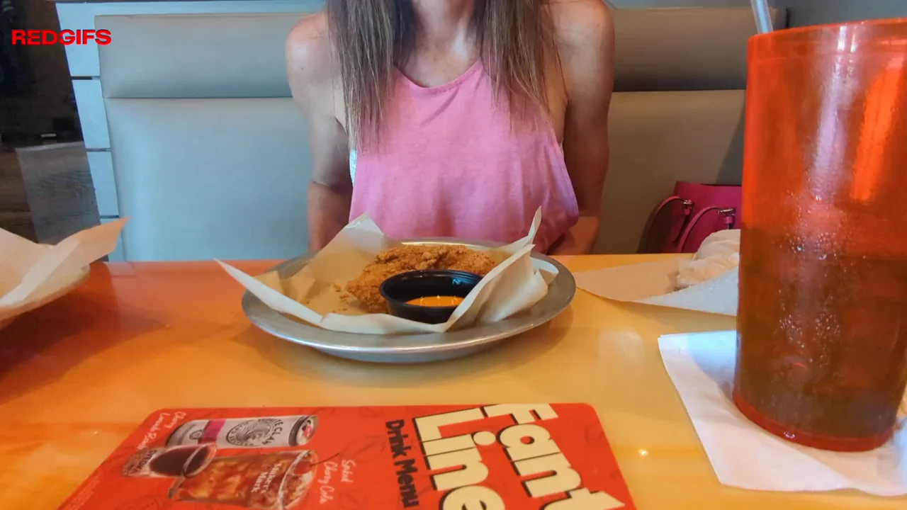 A quick hooter flash at Hooter's