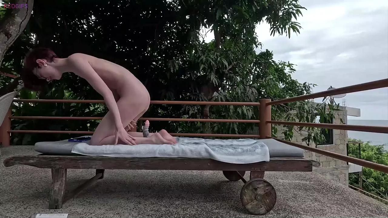 Nerdy Cutie Strips Glasses & Tits Out on Vacation 🥵🔥