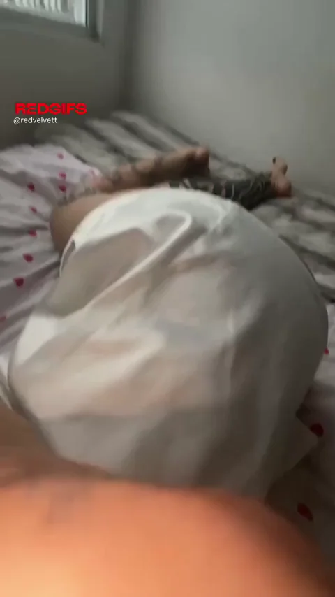 Thick Booty Babe Spreads Her Dripping Pussy: Warm My Dick Inside? ♥